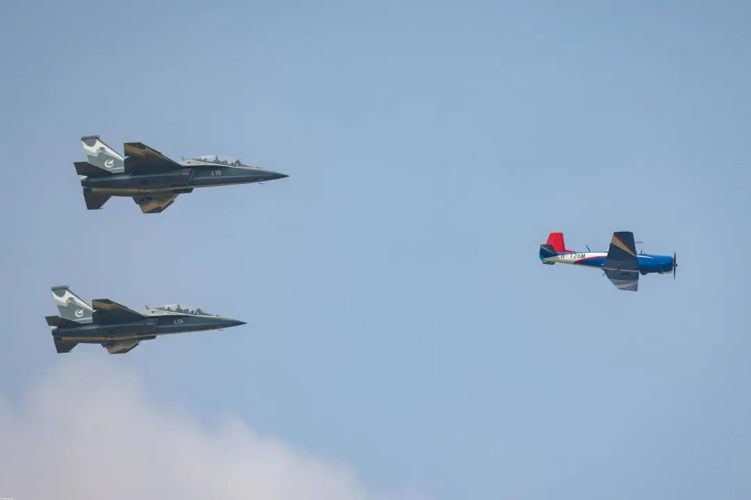 签了！民用初教6首单，雏鹰的常青之路