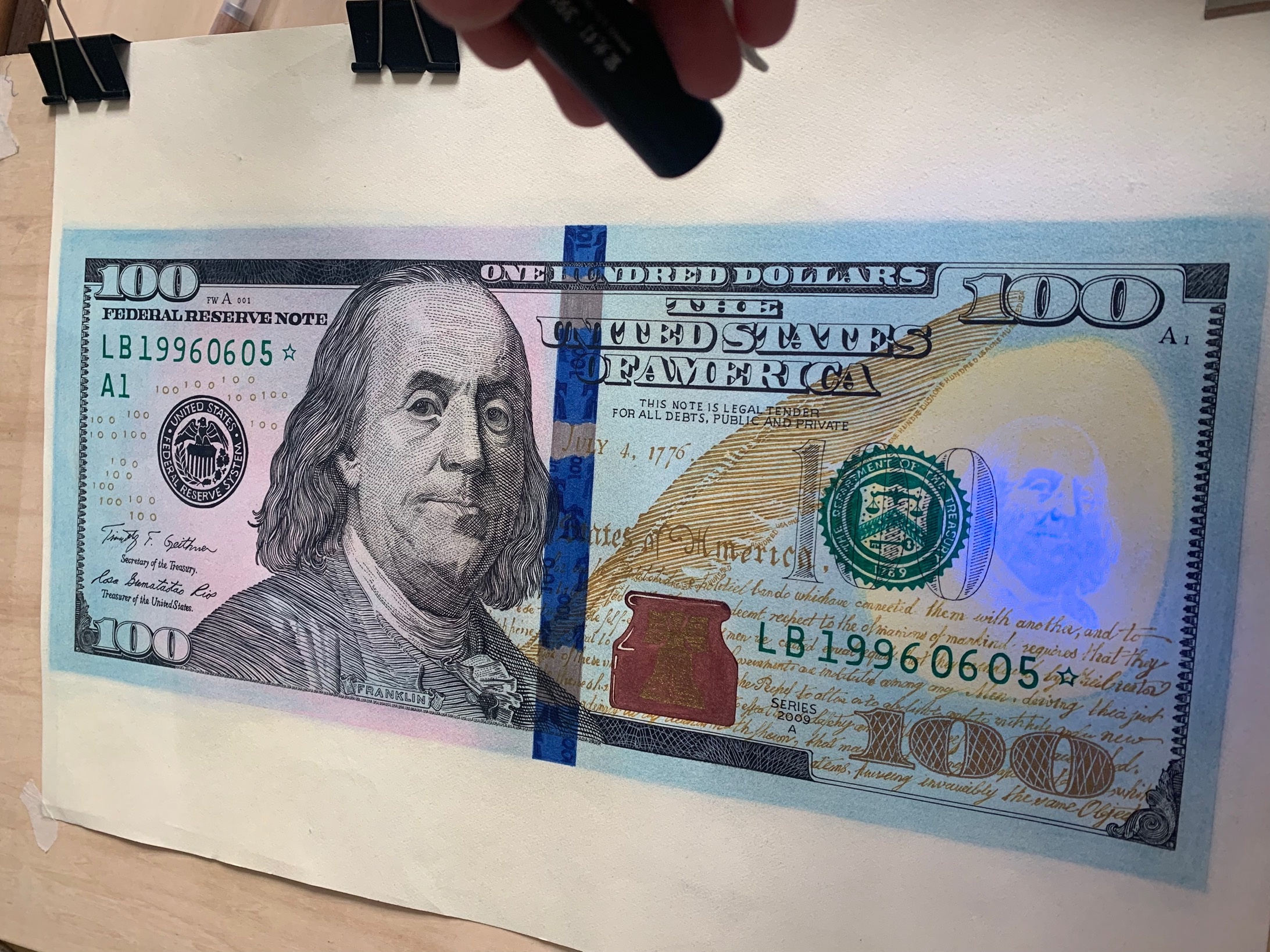 90后东北小伙手绘美钞,90后小伙手绘美刀惊动警察上门