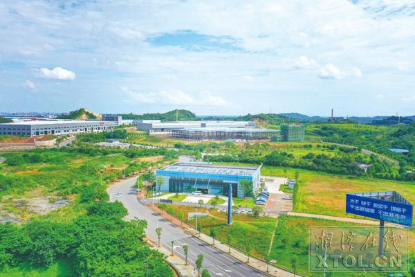 向*会两**报告丨雨湖高新区：凝心聚力担使命踔厉奋发向未来