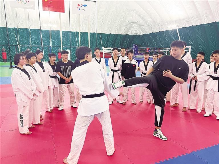 春节不打烊运动,春节不打烊坚守岗位迎新春