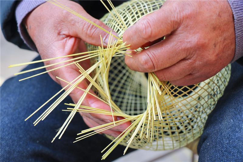 视频｜探访伯坊村里的“夫妻档”灯笼匠人