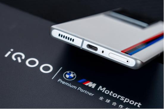 iqoo11pro用三年体验,iqoo11pro玩暗区突围