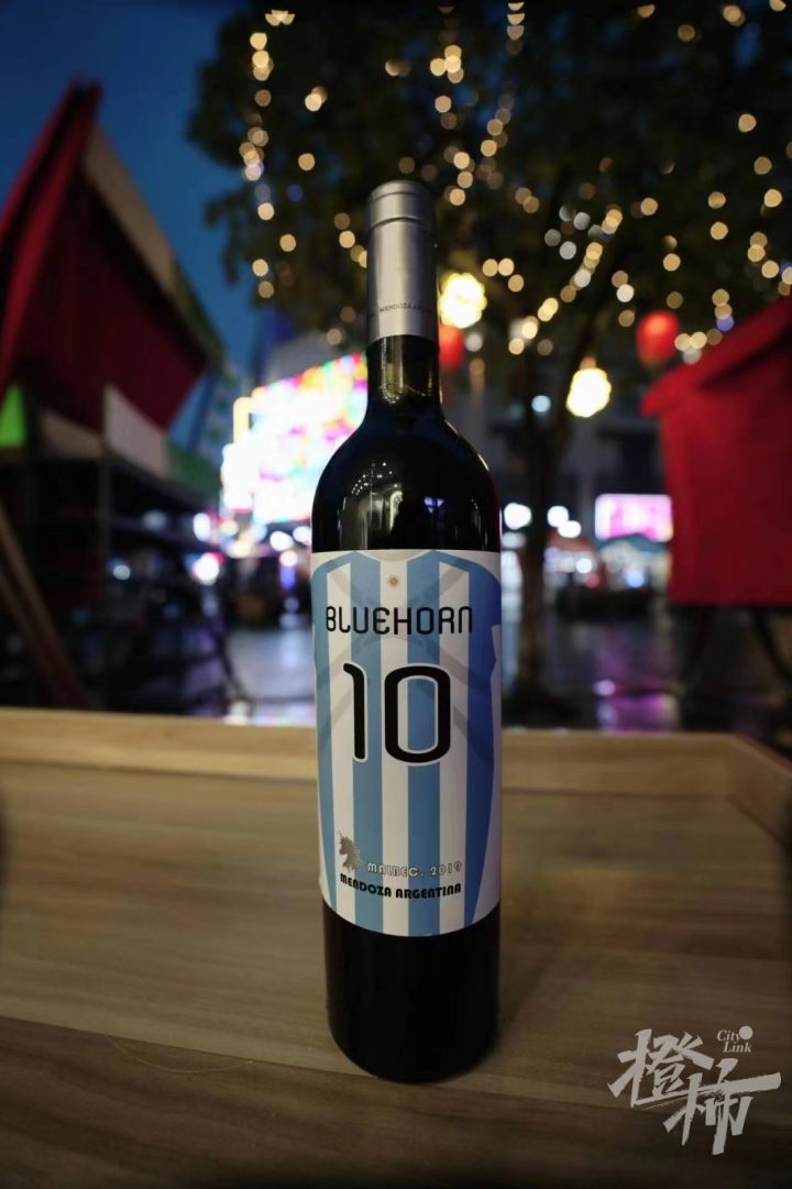 在武林路遇到泰国万金油，爱上英国海藻，进博会市集“有点东西”