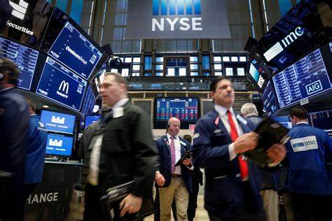 早盘美股继续下滑道指跌逾140点,美股持续回调沪深两市小幅高开