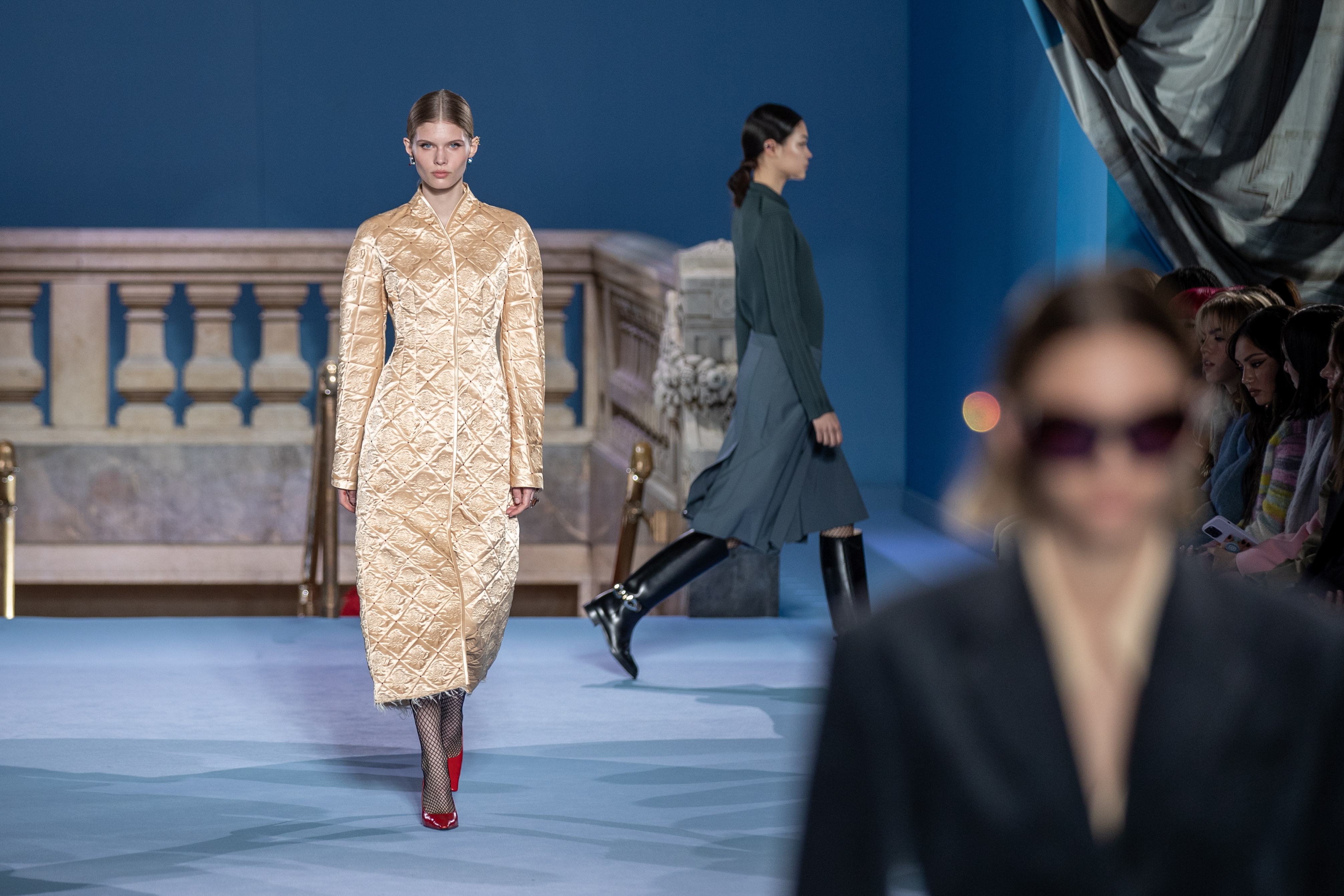 toryburch2023春季走秀,toryburch时装秀场