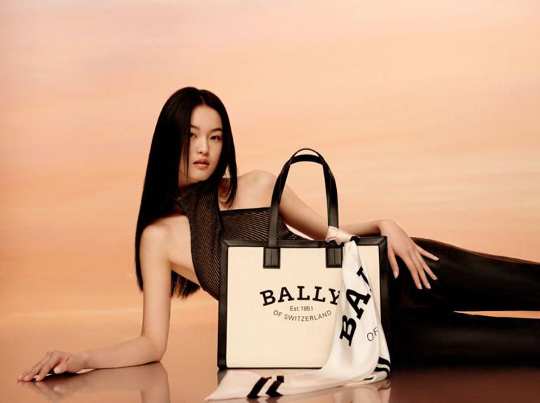bally女王节限定款女士托特包,bally2023新年限量兔子礼盒
