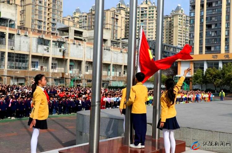 绿茵逐梦足够精彩作文,绿茵逐梦足够精彩创作说明