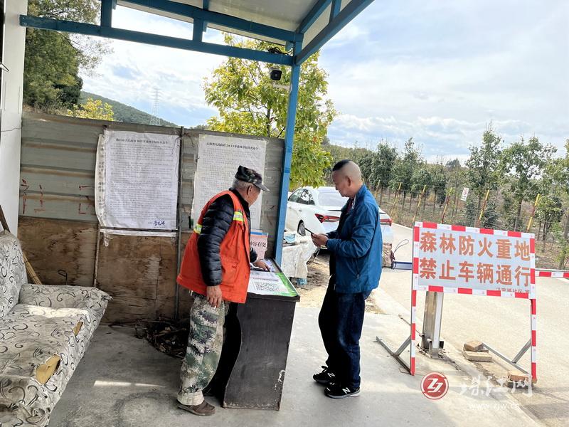 “把路口、巡山头、盯坟头”——冯官桥社区筑牢清明节森林防火防线