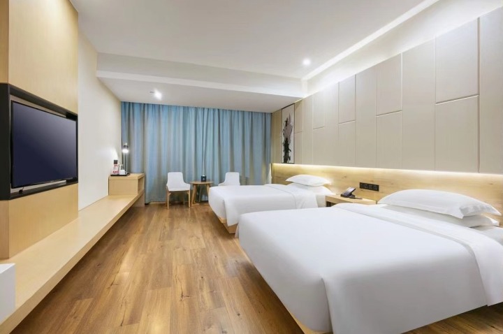 记者蹲点大学生来杭求职“免费酒店”，00后就业现状如何？