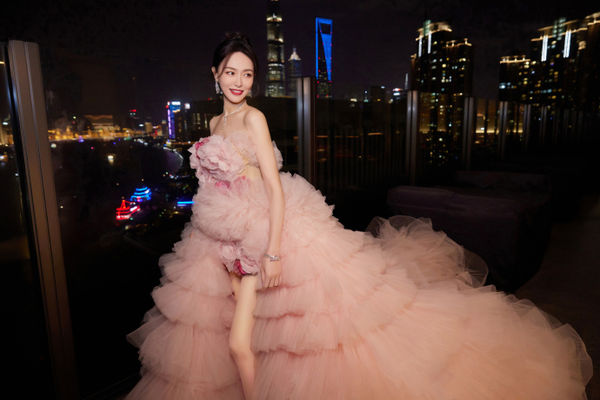 一线女星要领奖「被拦在门口20分」当场出放送事故！离谱原因曝…粉丝全气炸