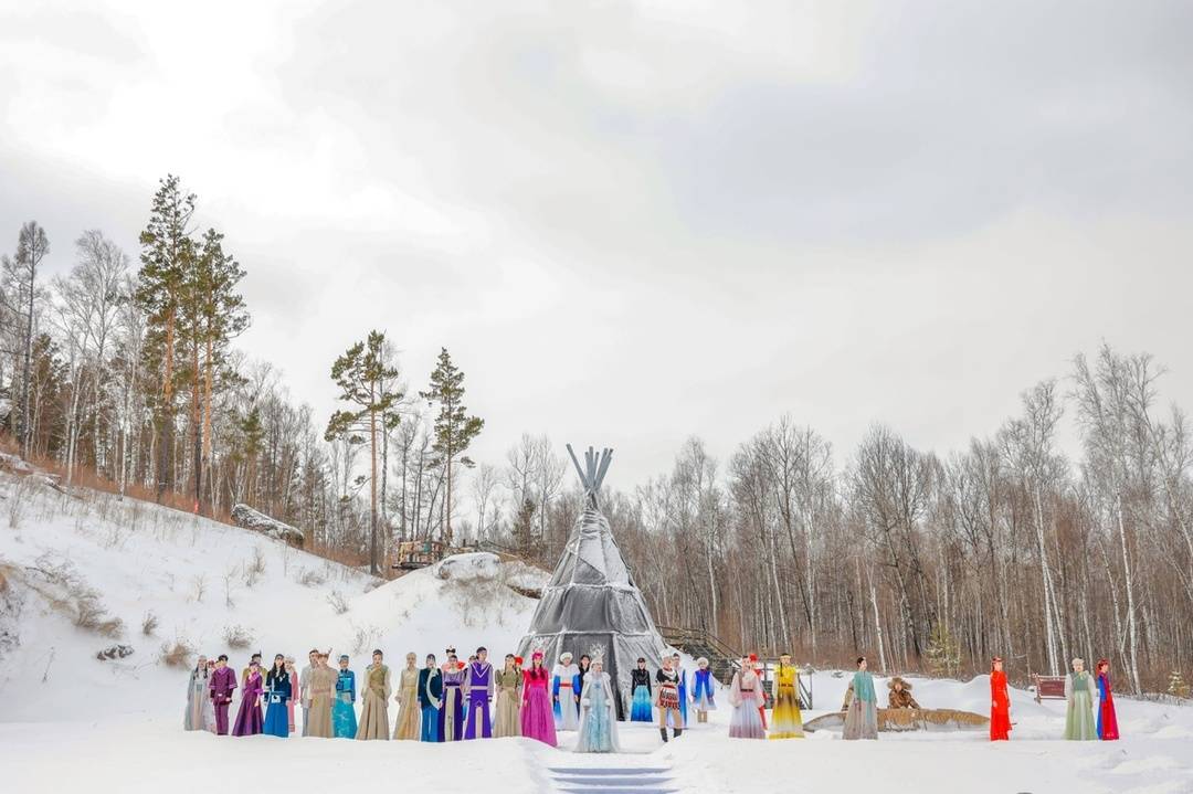 鄂伦春民族服饰秀分享,鄂伦春民族服饰展