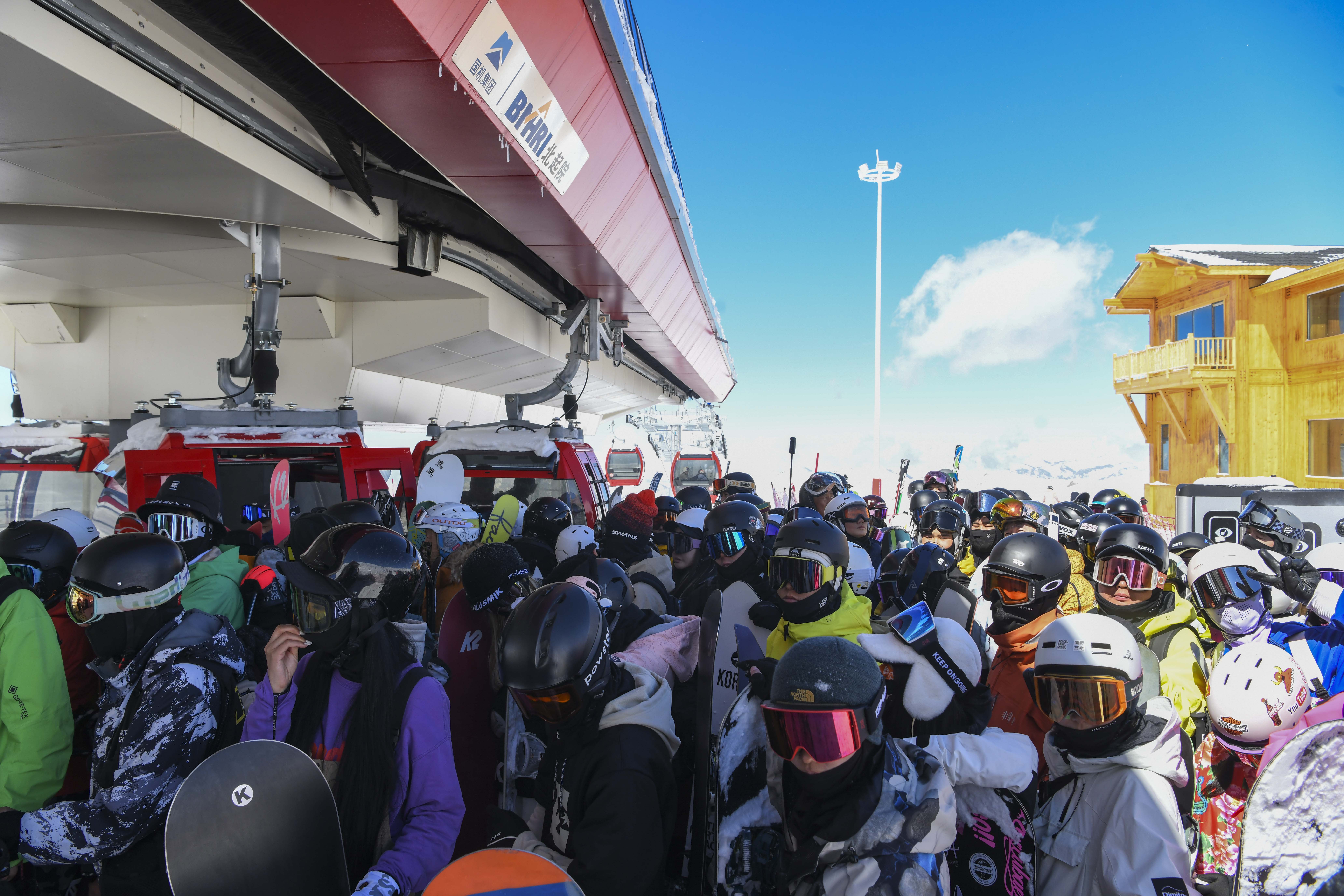 动起来！体育市场全面复苏——访中国体育用品业联合会副主席兼秘书长罗杰