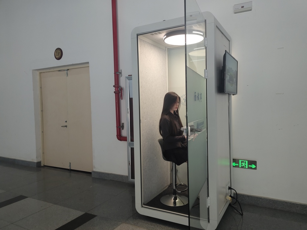 探访高校共享面试间!小程序预约、自助使用,解决大学生线上面试空间难题