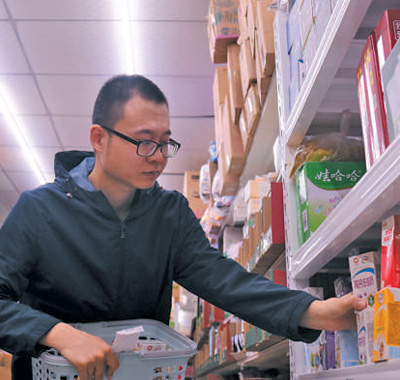 门店“触网”机遇无限(体验・走近身边小商户・新时代・追梦人)