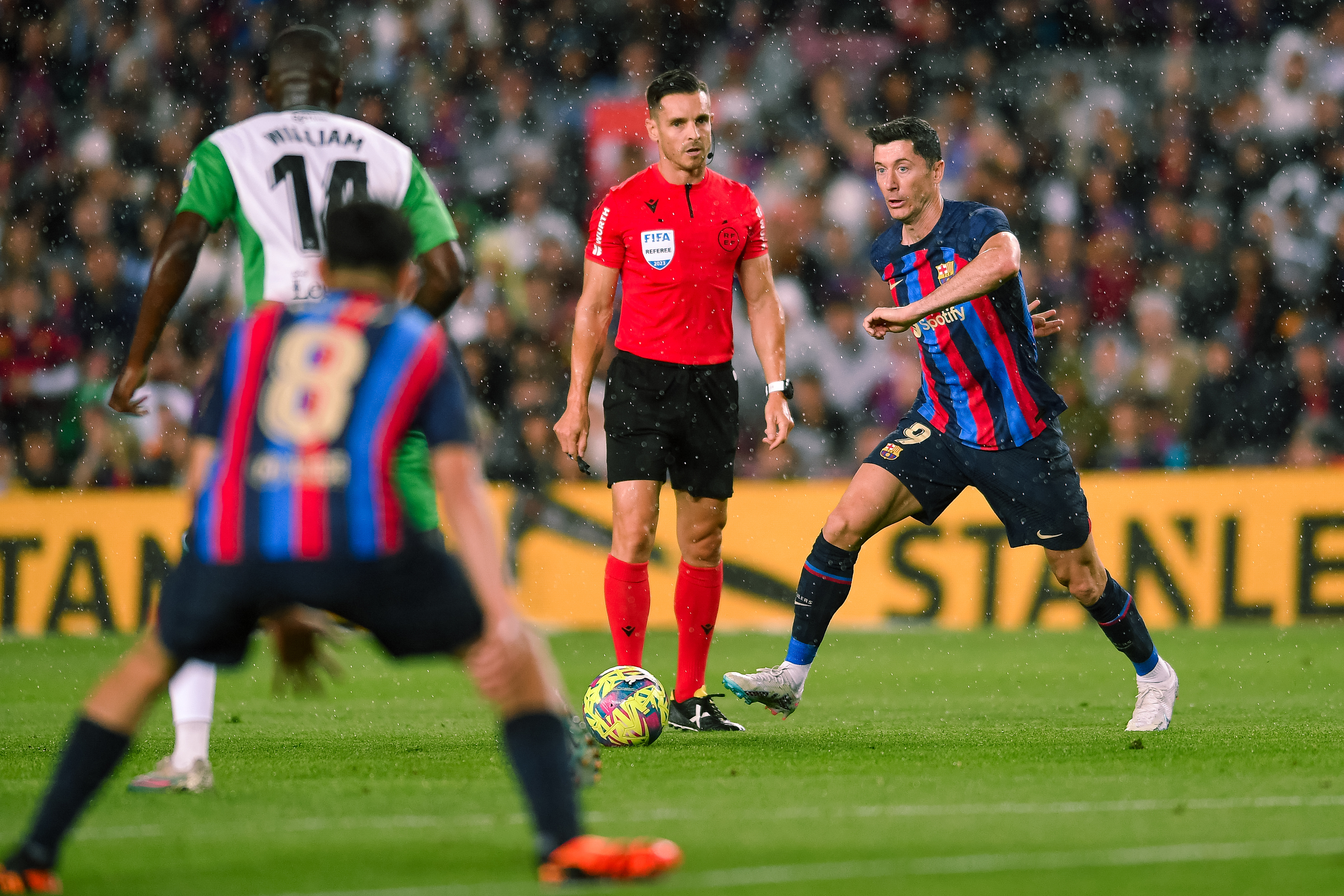 2011年巴萨vs皇家贝蒂斯,巴萨2-1皇家贝蒂斯乌龙球