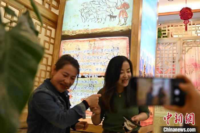 丝路嘉峪关的“食尚赶烤路”：魏晋风韵香味浓一把椒盐功夫深