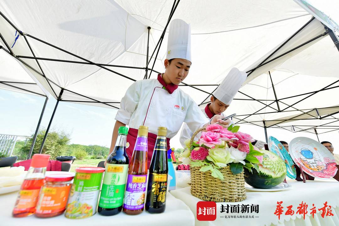 澶忔棩澶滄櫄闇茶惀鎴愰兘,鎴愰兘澶忓闇茶惀