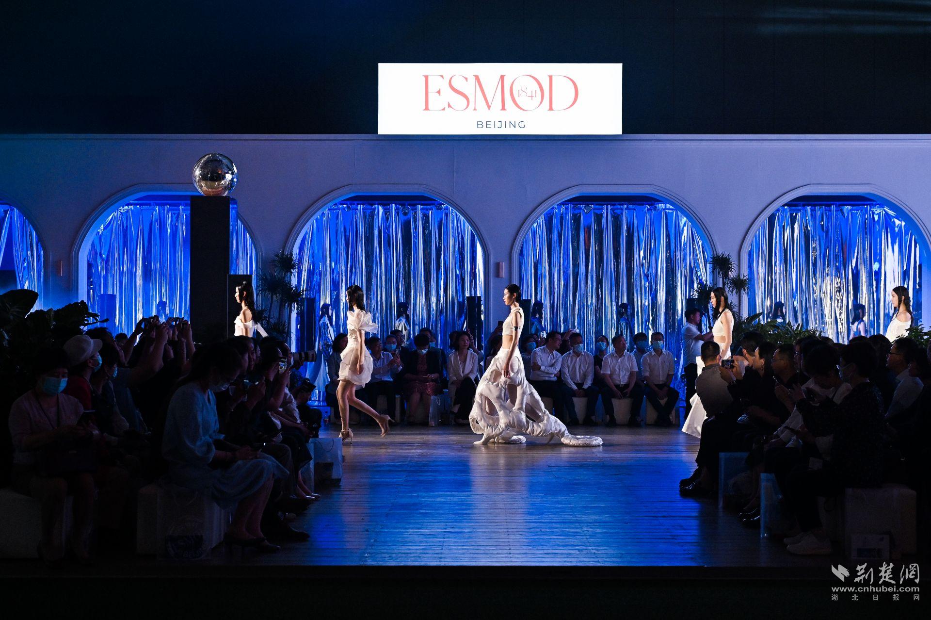 时尚潮流大秀开场视频,武汉时装周秀场直击