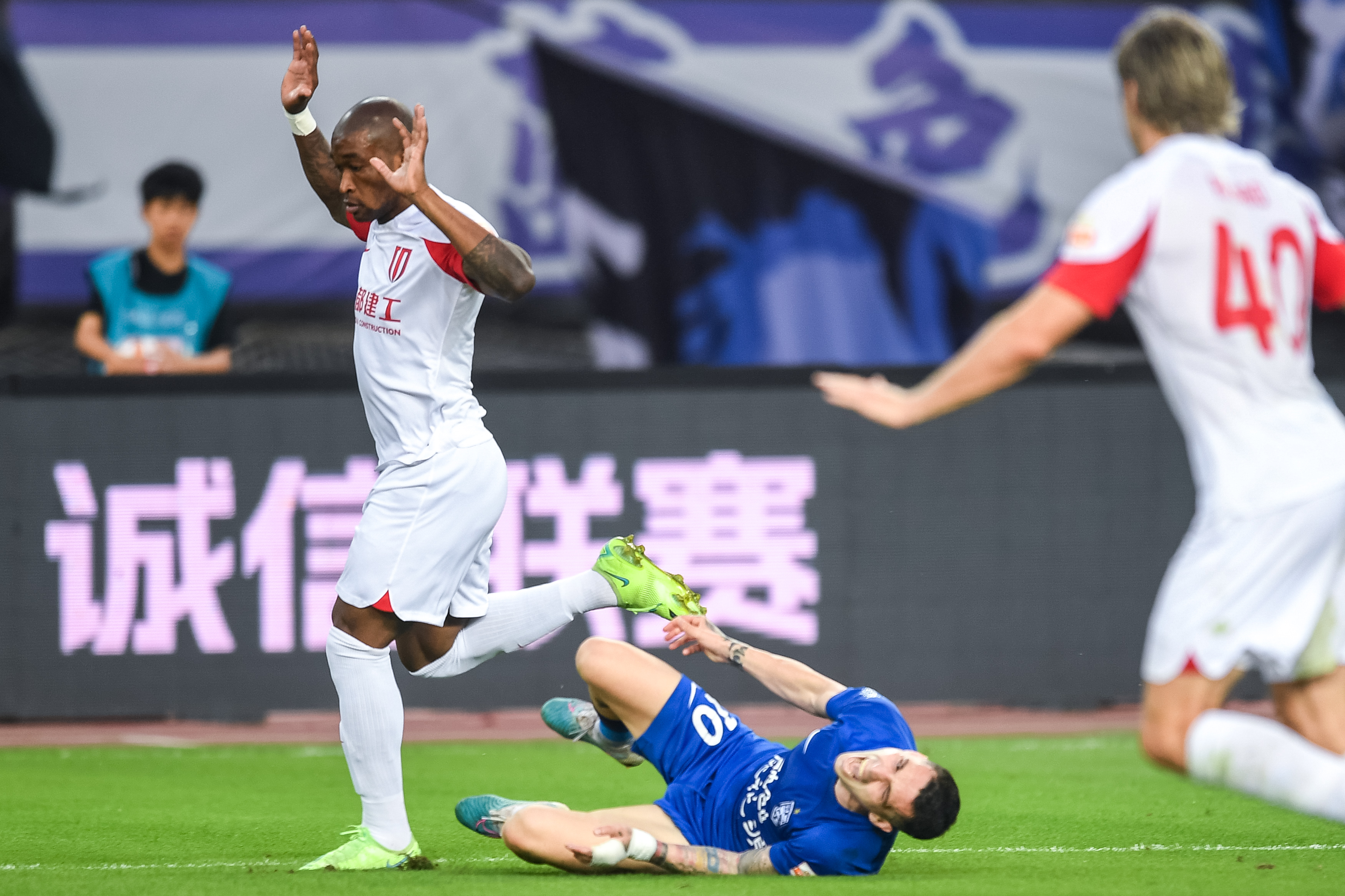 中超成都蓉城vs武汉三镇,体育足球中超成都蓉城胜沧州雄狮