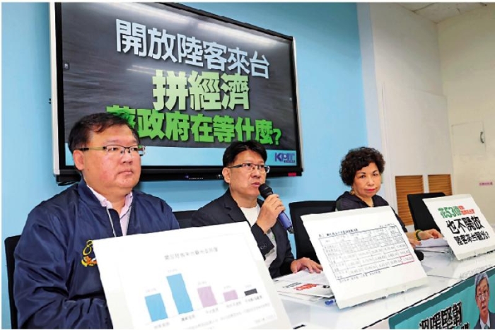 大陆宣布恢复台旅团登陆观光，台当局反应成岛内业者忧虑的焦点