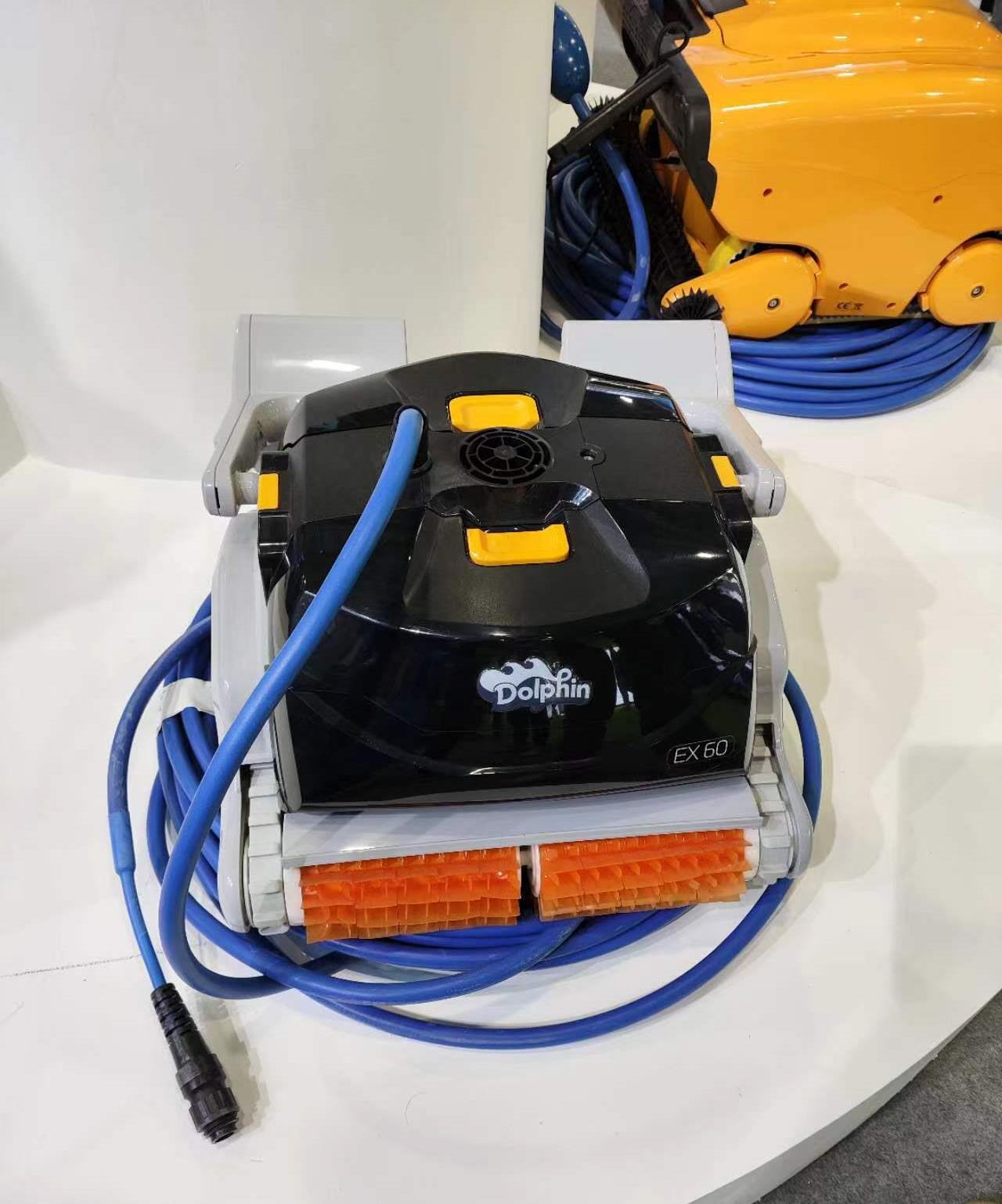 泳池清洁机器人工厂,泳池清洁机器人前景