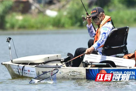 关于最新钓鱼大赛,高湖钓鱼大赛打窝