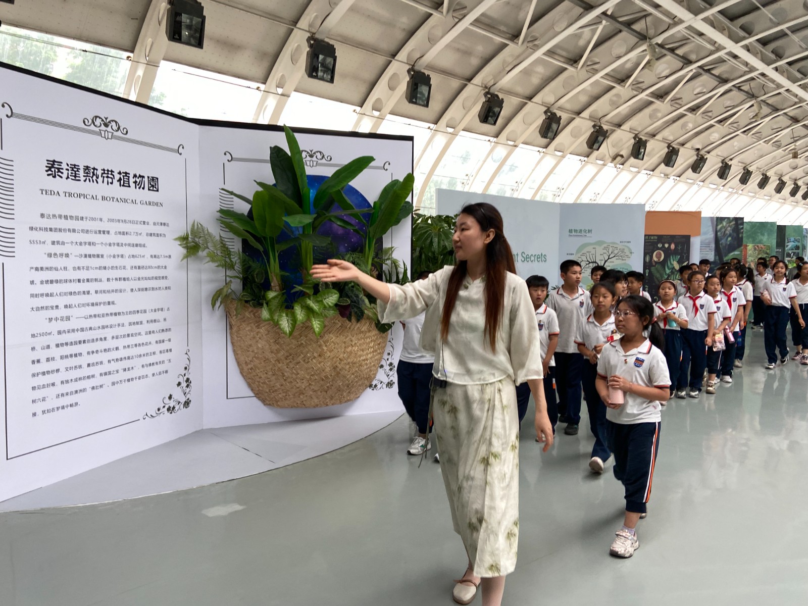 探索高质量协同育人方式天津泰达园艺有限公司与天津市教科院附属滨海泰达小学协同育人实践基地签约揭牌仪式举行