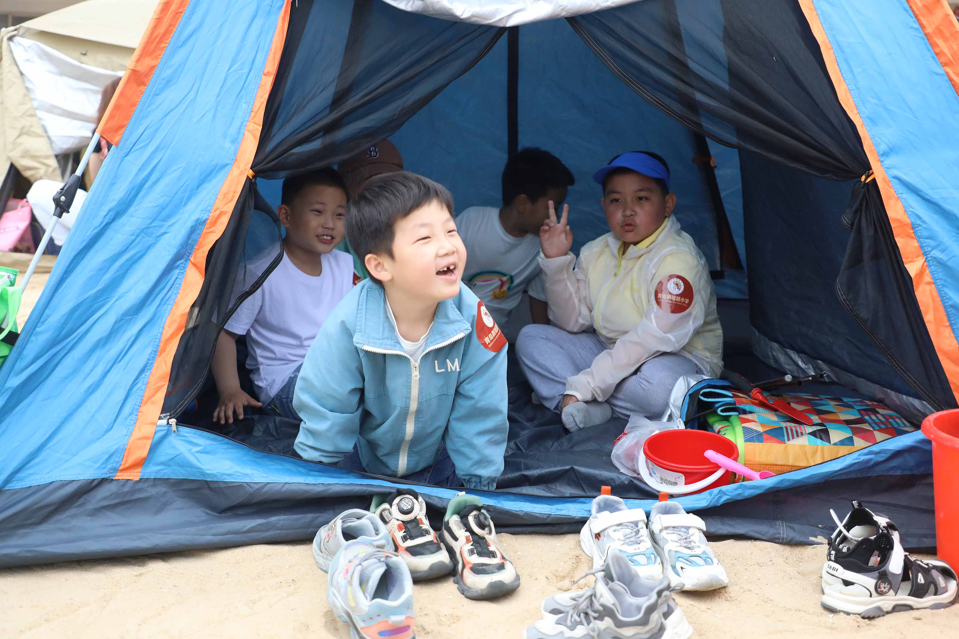逐梦沙滩，亲子共乐！青岛朝城路小学举行沙滩游艺节