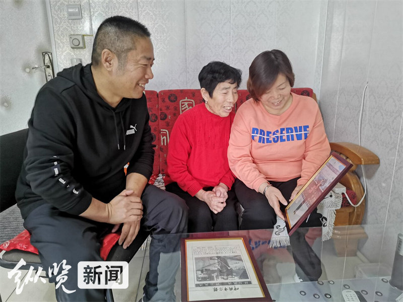 环卫母子相拥而泣,环卫工母子后续