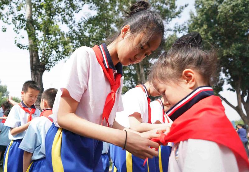 少先队员光荣入队,少先队入队游园