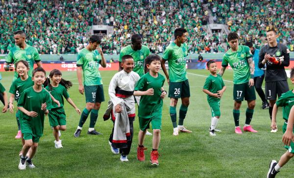 玉树足球少年圆梦工体,青海玉树足球少年