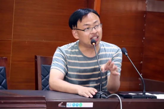 推动校园足球丰富校园生活,校园足球共同经历共同成长