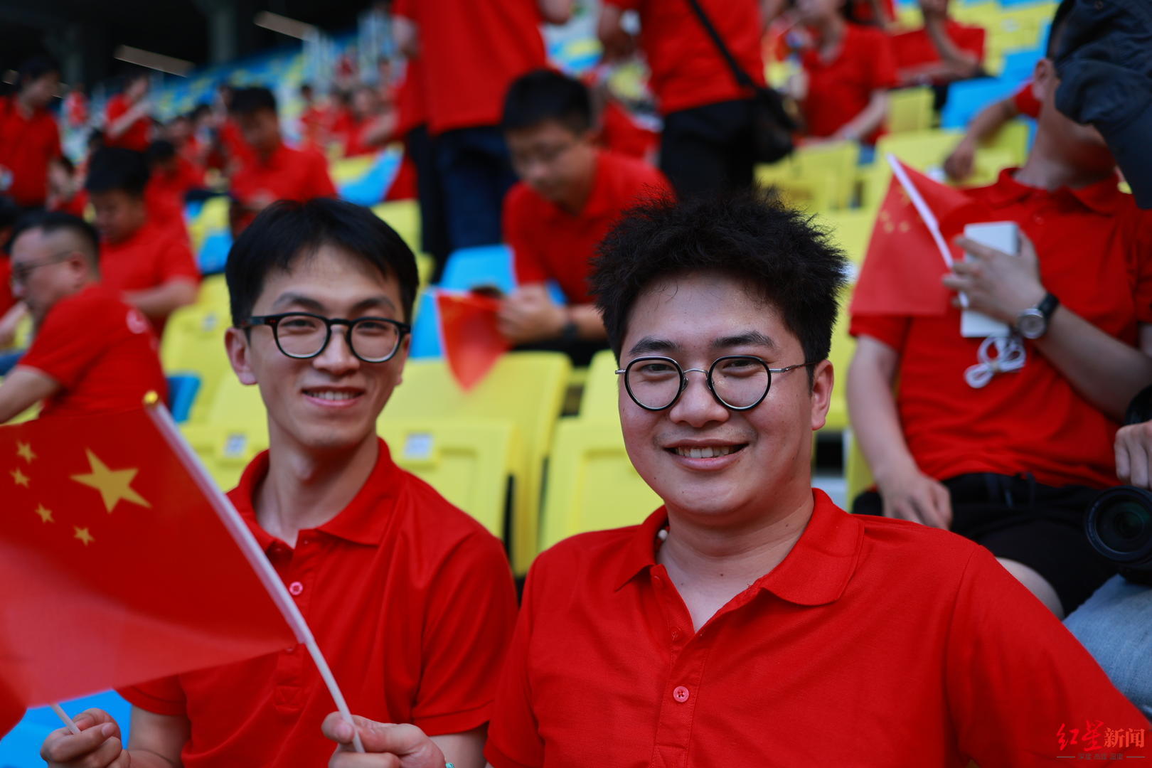 城市一线建设者相约凤凰山，为足球呐喊，为成都助威！