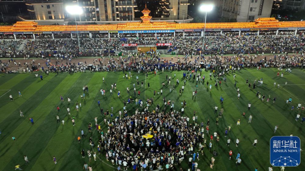 贵州村超掀起夏日足球热,贵州村超足球赛人民日报