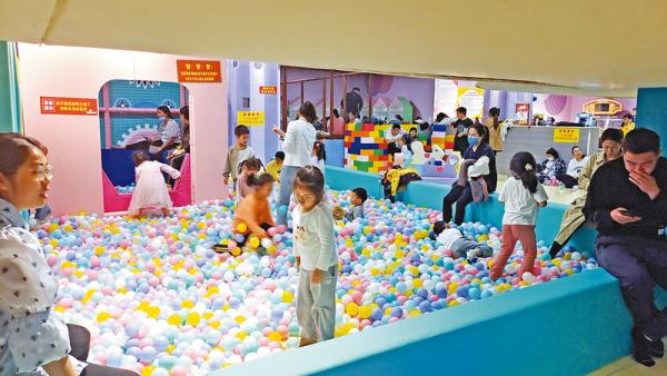 室内儿童乐园天气越来越冷,天气转凉室内儿童乐园