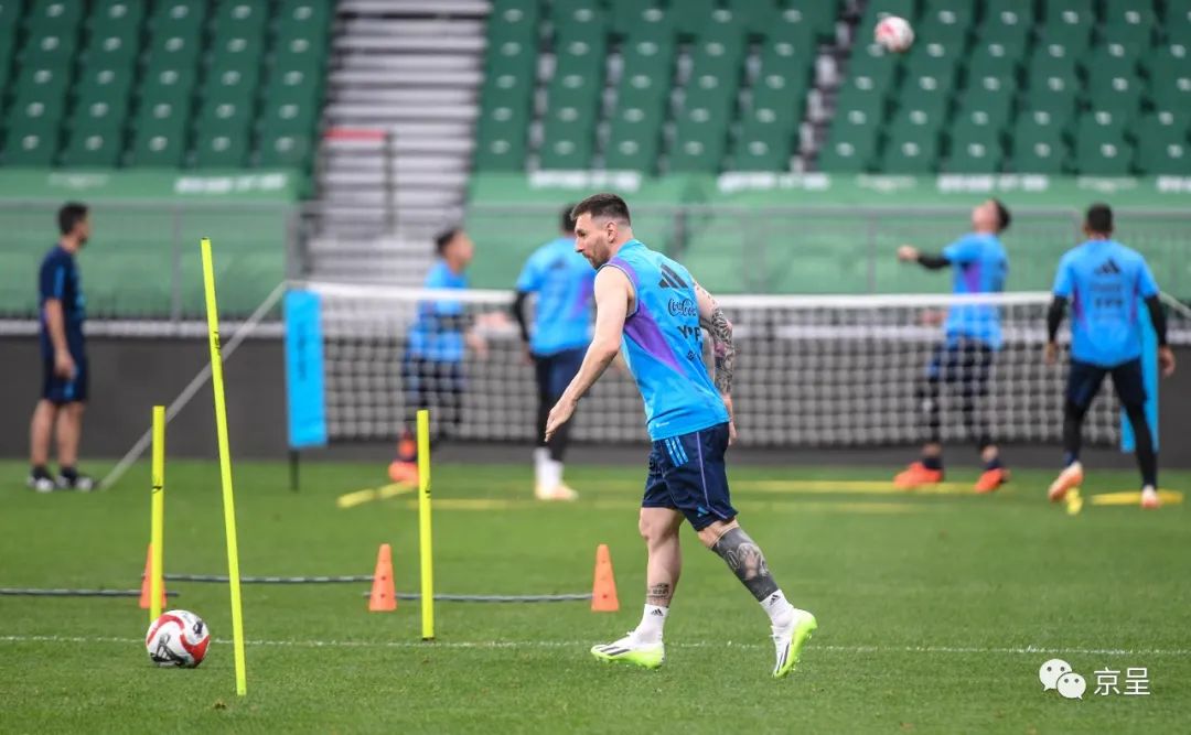 梅西亮相仪式震撼剪辑,曝梅西缺席阿根廷队训练视频