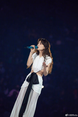 Ella机场收到「1礼物」傻眼！　转发6画面笑哭：是谁让你们送的