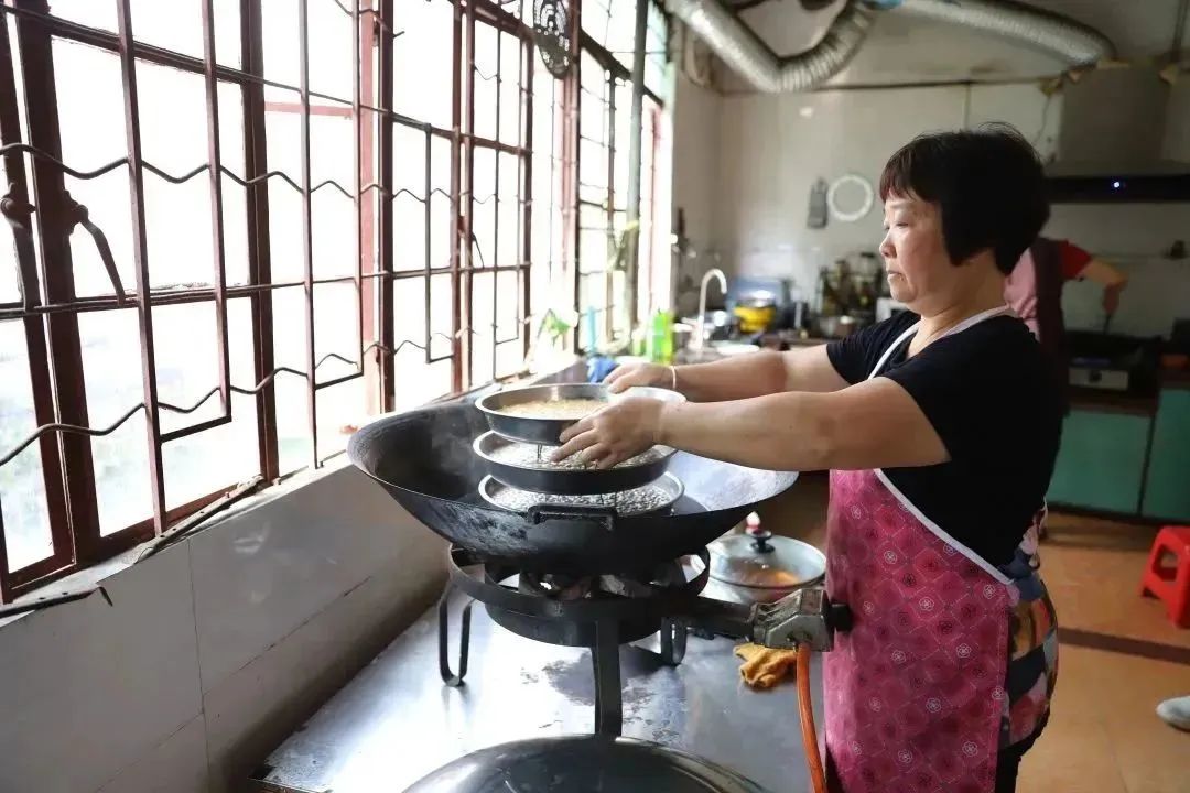 万江龙舟文化美食集市,万江龙舟美食节灯光
