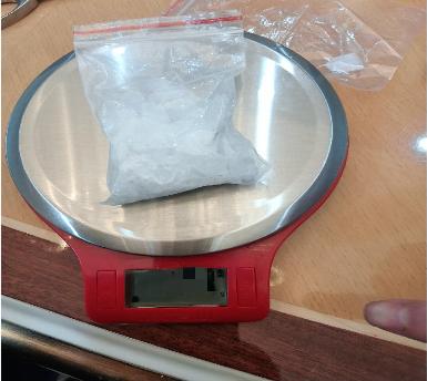 *品毒**诱惑下的堕落:空姐走上贩毒之路的悲剧人生