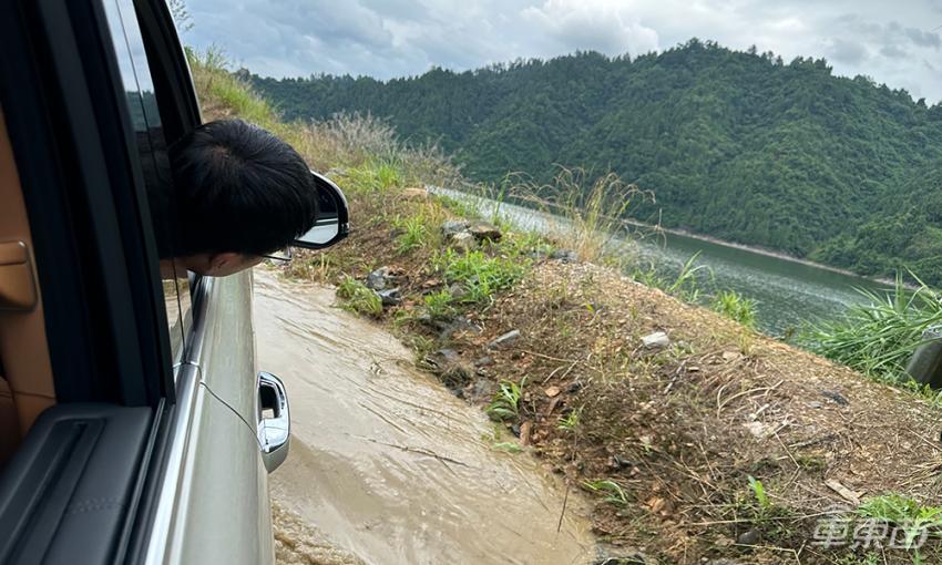 坦克500对比普拉多测试视频,坦克500与普拉多哪个更适用