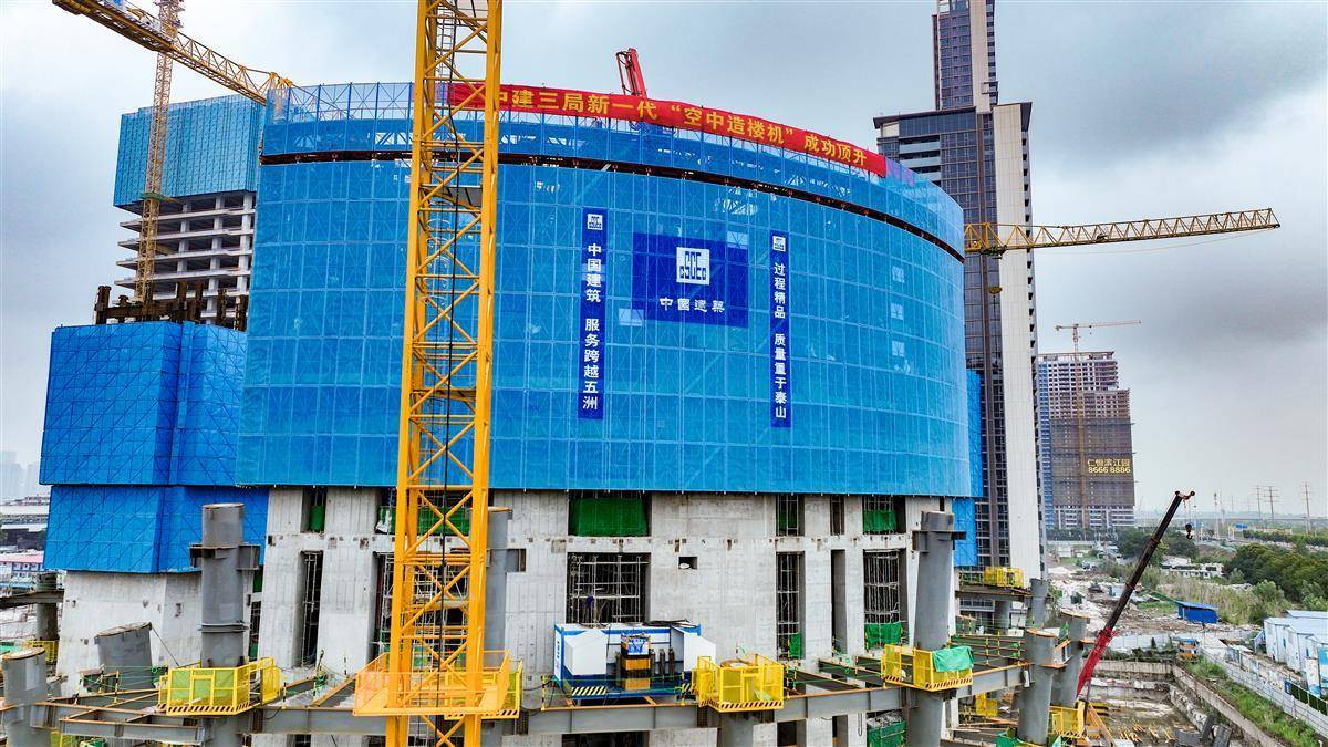 空中造楼机500米,新型载物爬楼机