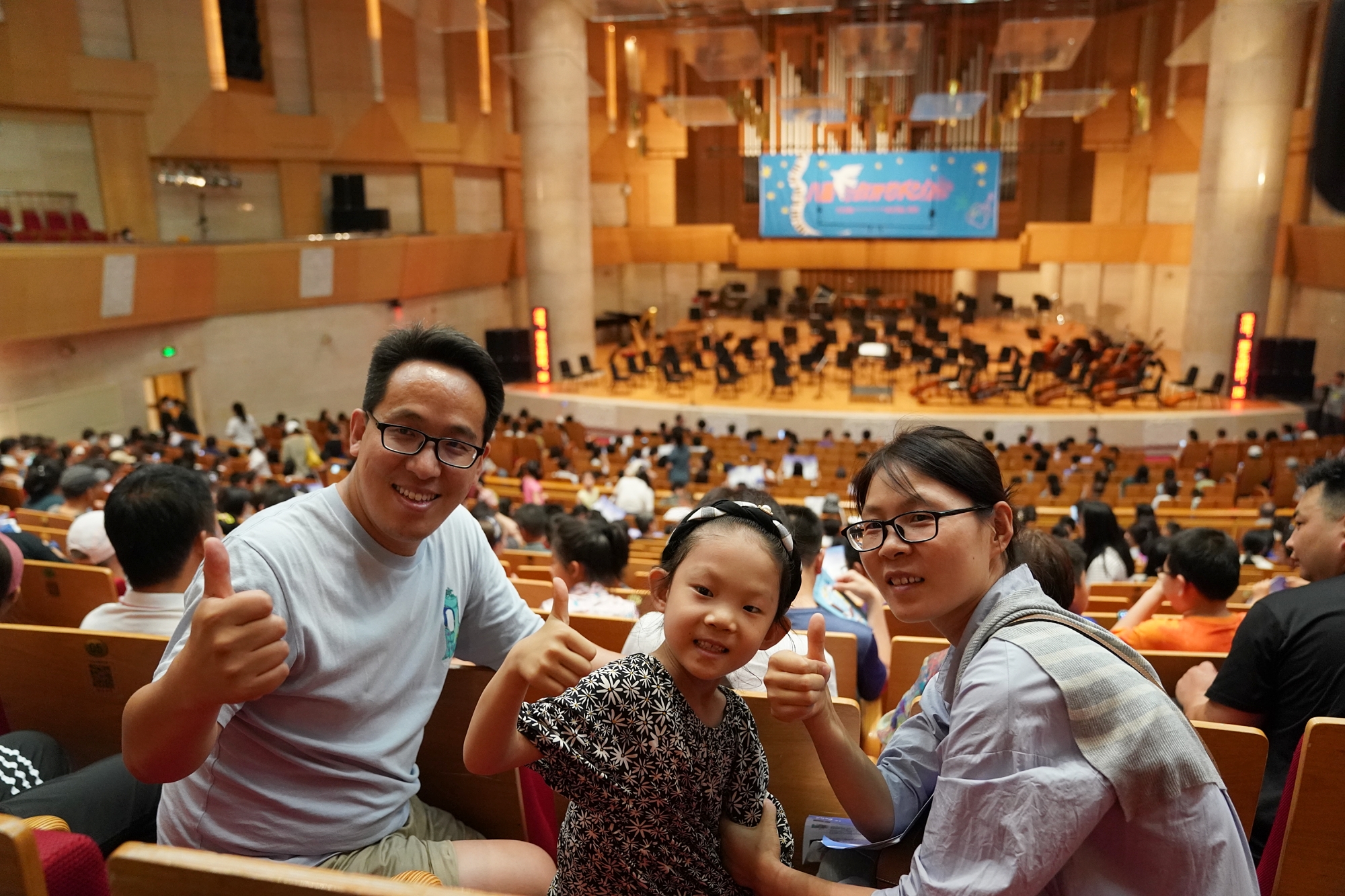 “打开艺术之门”30周年音乐中启幕，创始人谭利华希望50年时还能执棒！