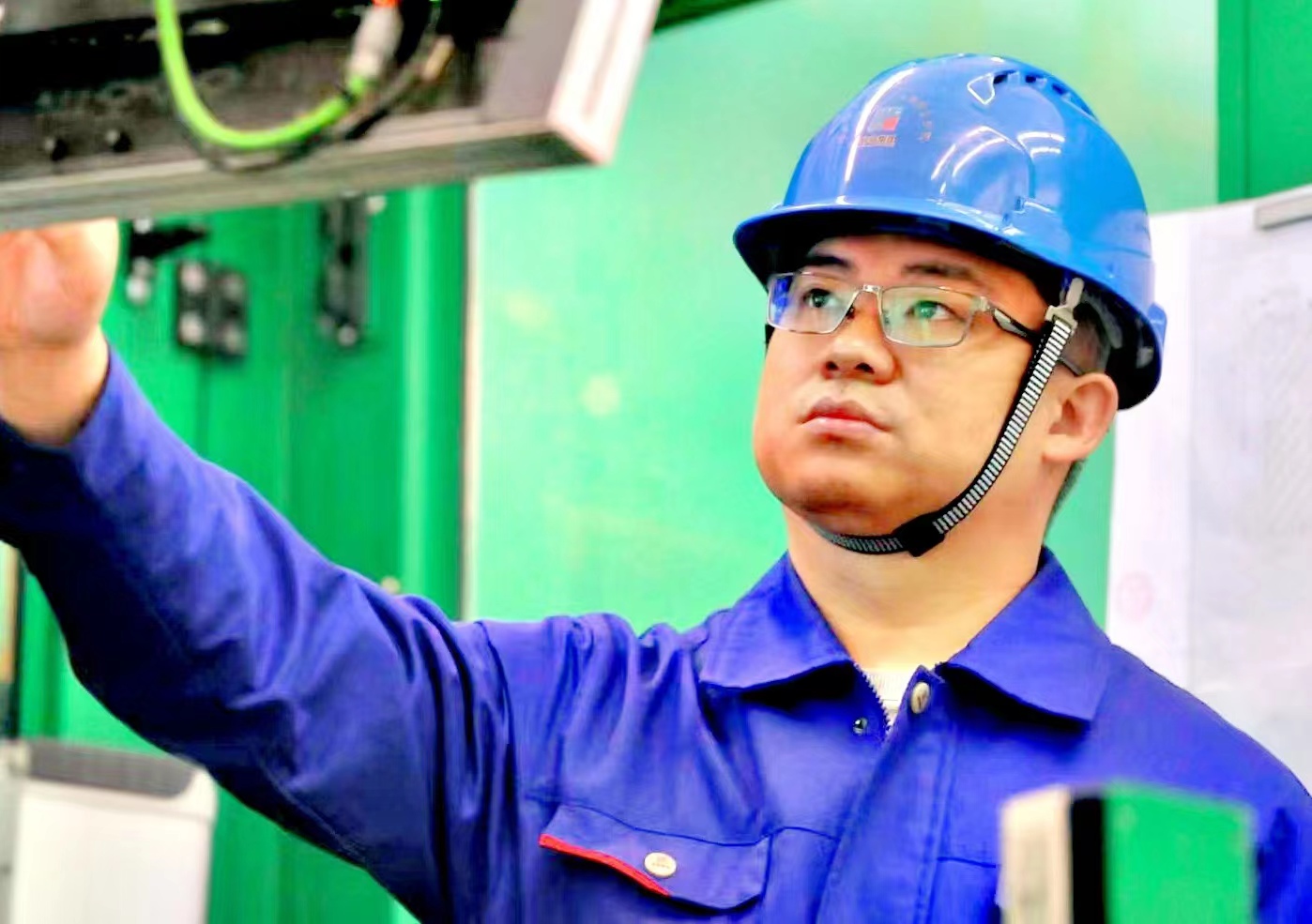 一线绽芳华一线绽芳华｜邱利：追求毫厘精准的“数控”先锋