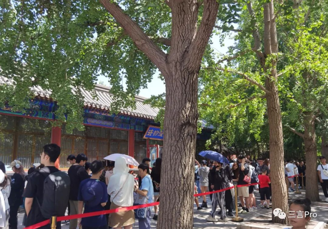 为什么年轻人扎堆雍和宫,年轻人去雍和宫现象你怎么看