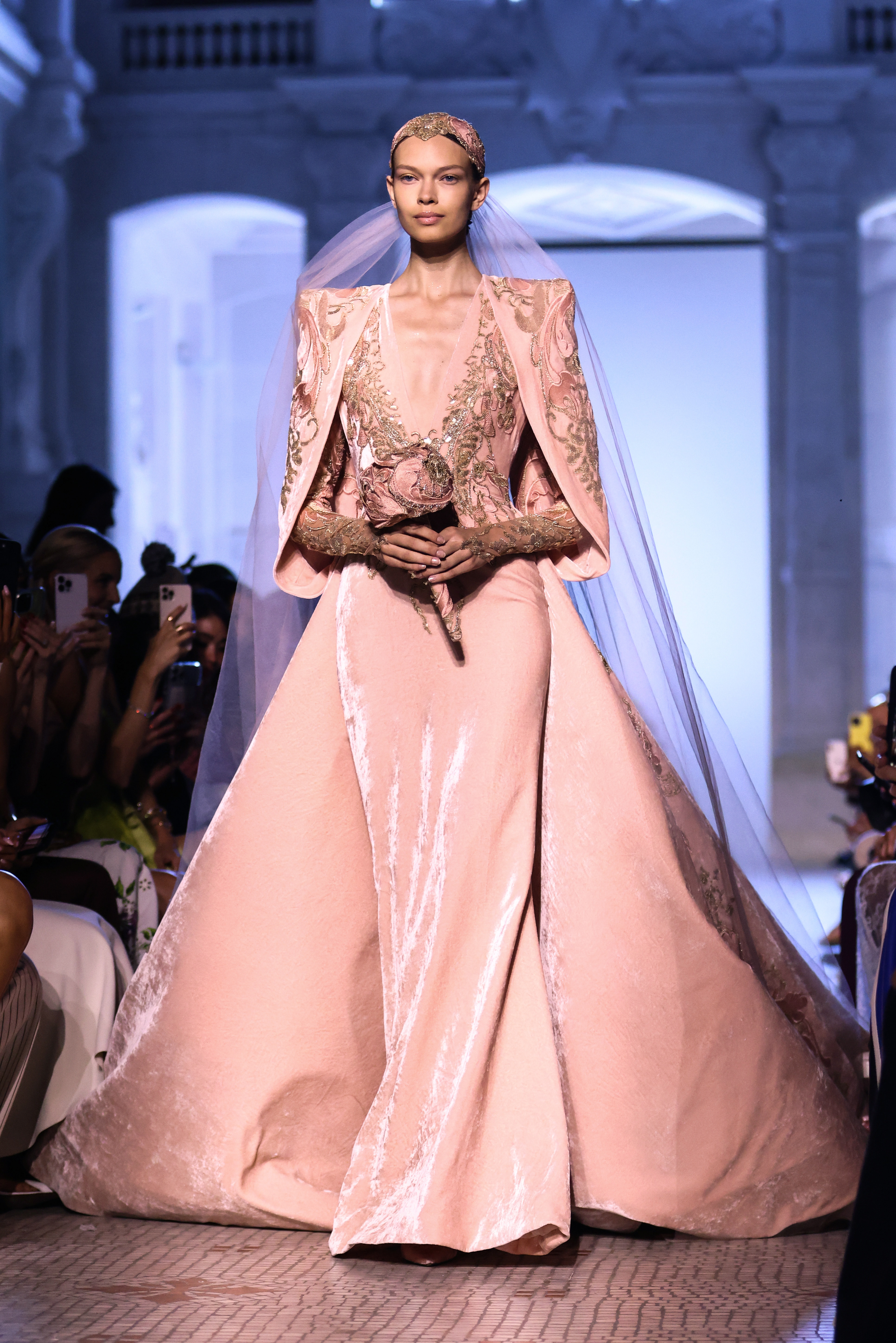 时装秀eliesaab2019秋,巴黎时装周eliesaab2018