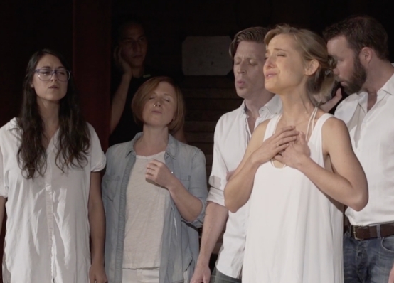 检举性*教邪**头目获轻判美国女影星刑满释放