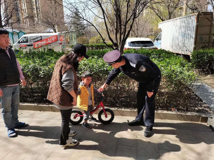 孩子找不到了急得报警,孩子找不到妈妈警察帮忙找