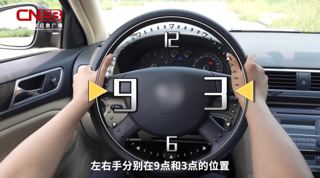 “走不直”?“刹不住”?雪天行车遇险必知→