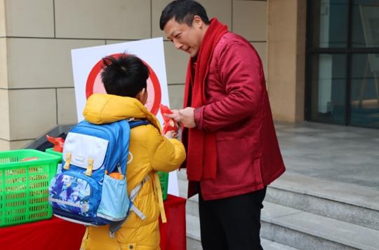 学业有“橙”，心想事“橙”！星洲学子收到了别样的开学礼物