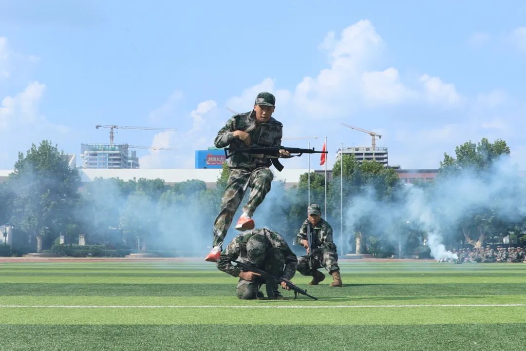 炎炎烈日铸强魂，*京大南**学附属中学2023级新生军训顺利结营